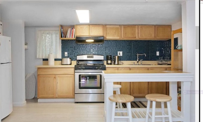Excelsior Apartment | 10 min drive to hip Valencia/Mission, buses and 2 freeways within a few blocks