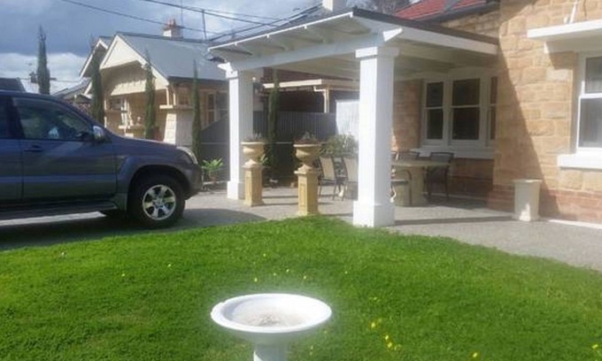 Prospect House | 10 min to CBD passing Adelaide Oval CBD. This is a Gentlemans bungalow