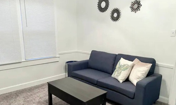 Indianapolis House | 10 Min to Lucas Oil, Sleeps 9! Huge 3 Bd 2ba Home