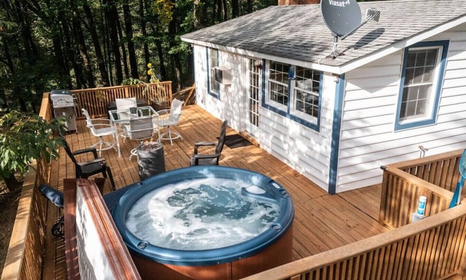 Elkton Cabin | 10 mins from Shenandoah National Park ~ Cozy Cabin