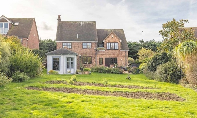 Warfield House | 10 Mins to Ascot Races/Windsor Castle, Rural Views