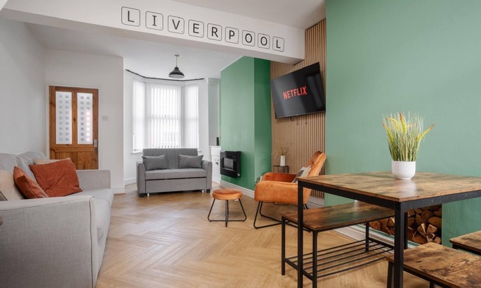 Liverpool House | 10 Mins to Crosby Beach | Ensuite + WC | Free Parking