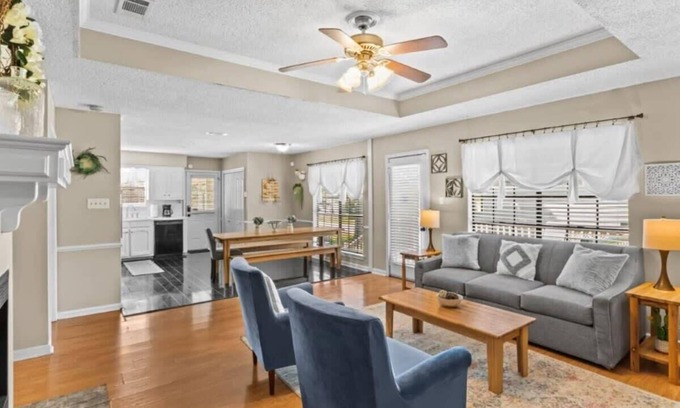 South Baton Rouge House | 10 Mins to Tiger Stadium! South Burbank Bungalow