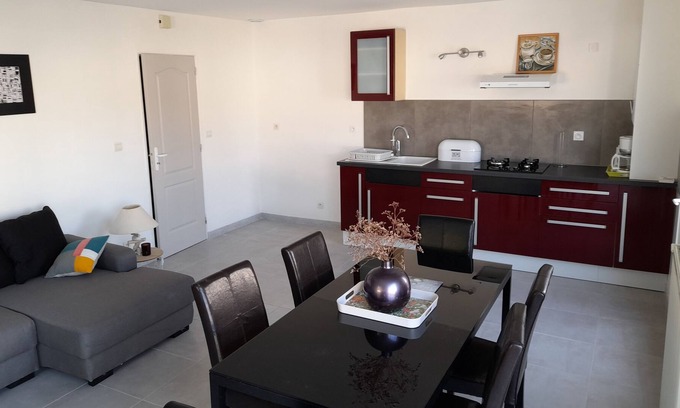 Saujon House | 10 minutes from the beaches of ROYAN, terrace, BRIGHT, COMFORT, WIFI and LINEN