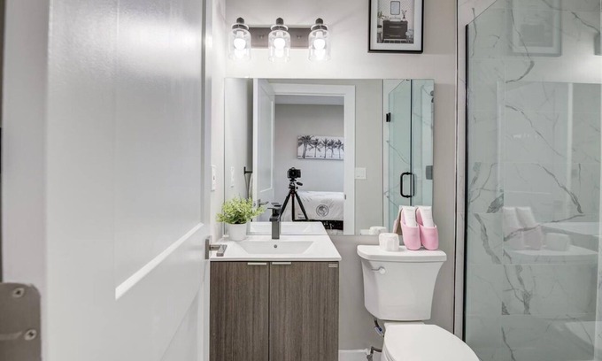 Northeast Condo | 10 minutes from the Downtown with lot of restaurants and at a walking distance