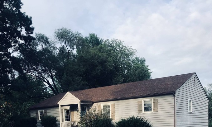 Forest Apartment | 10 minutes to Liberty University in quiet upscale neighborhood