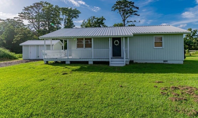 Wanchese Cottage | 10 Minutes to Manteo and 10 minutes to the beaches of Nags Head!