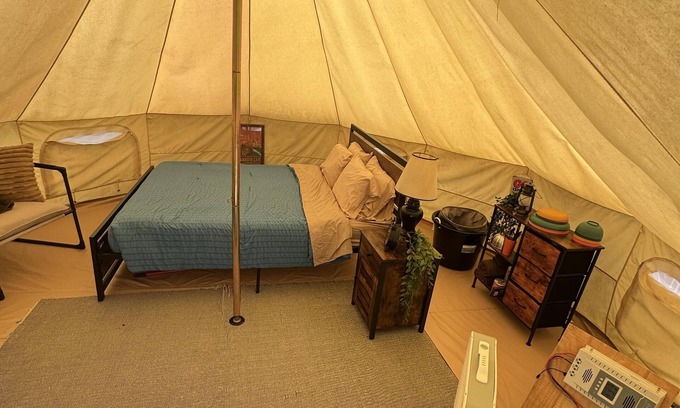 Horse Cave RV Rental | 10 Point Landing - 10 Point Landing Glamping with Queen Bed & Bath