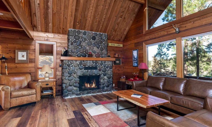 Sunriver House | 10 Stag Lane - Family/Dog Friendly Cabin, across from tubing hill and SHARC