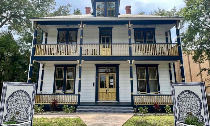 Downtown Historic District Bed & Breakfast | 1001 Nights Historic Bed and Breakfast Adults Only