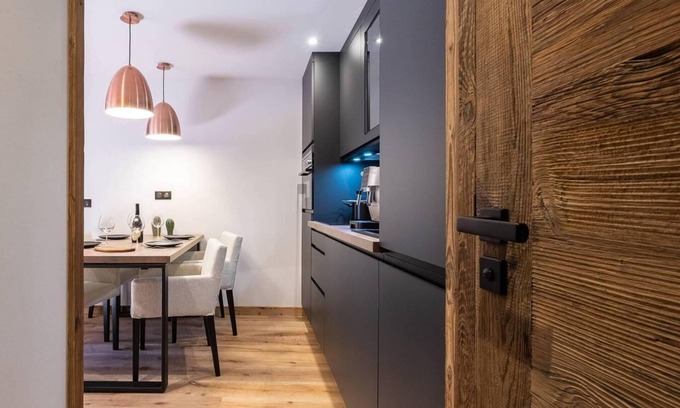 Tignes Apartment | 100m from ski slopes, 3rd floor, balcony, tv, ski locker, 35m², Tignes