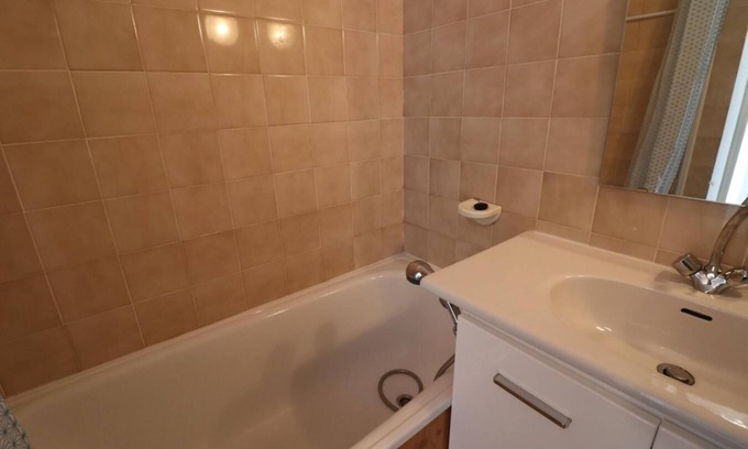 Tignes Apartment | 100m from ski slopes, 3rd floor, balcony, tv, ski locker, 22m², Tignes