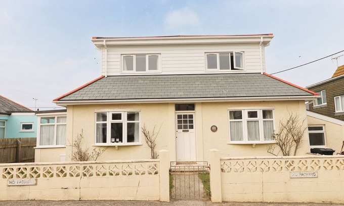 Trevone House | 100m to beach! Spacious beach house, perfect for families.