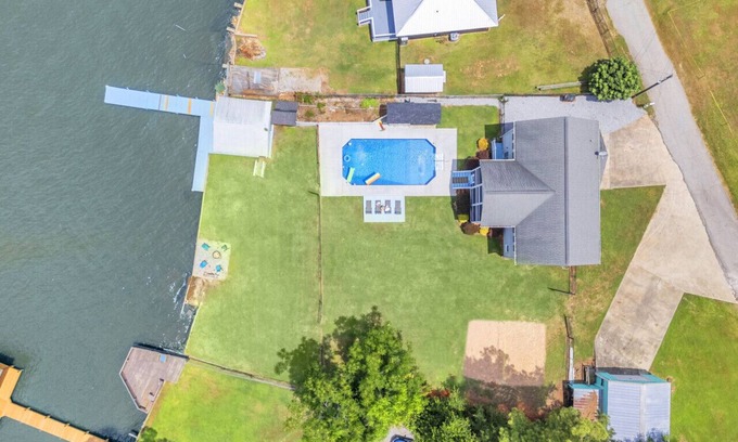 Waterloo House | 103 Shoreline Drive @ Greenwood, SC
