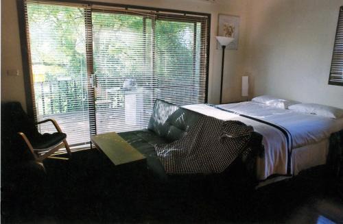 West Bathurst Apartment | 105B Mitre st Studio Apartment