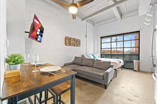 Downtown Cleveland Apartment | 107-Cozy Loft Haven Parking Fast Wi-Fi Cafe