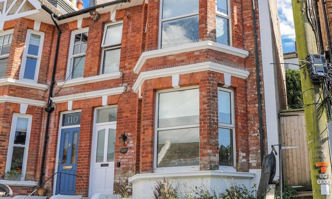 Hastings Cottage | 108 EMMANUEL ROAD, pet friendly, with a garden in Hastings