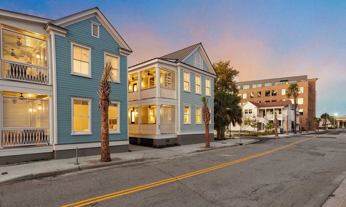 Cannonborough Elliotborough House | 10BR/10BA Downtown Home - Steps to King St