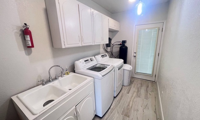 Blossoms Park House | 10Mins to airport