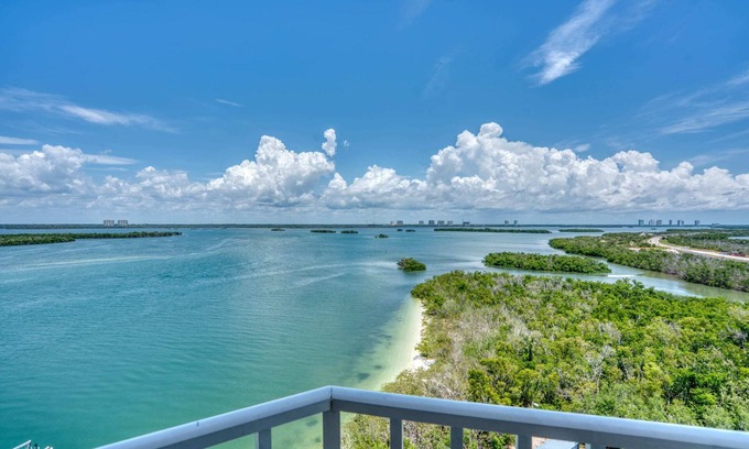 Fort Myers Beach Condo | 10th Floor Natures Lovers Paradise Lovers Key 1002