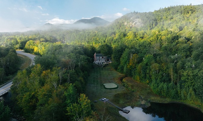 North Woodstock House | 11 Acre Estate ~ Guest House ~ Private Golf Course ~ River & Pond ~ Hot Tub