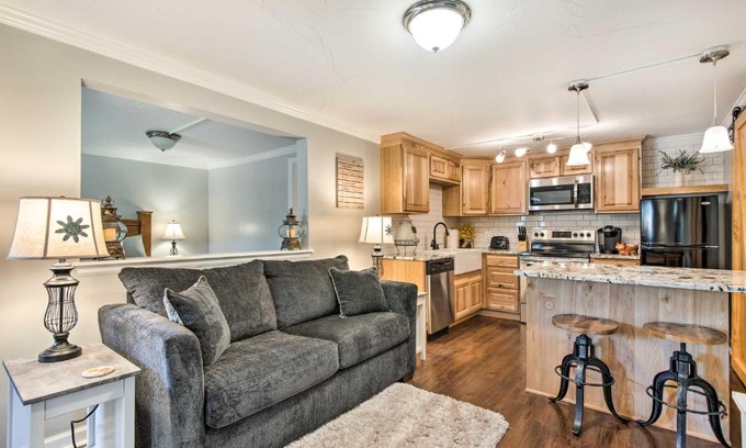 Creighton Apartment | 11 Mi to Denver Zoo Lakewood Studio with Fire Pit!