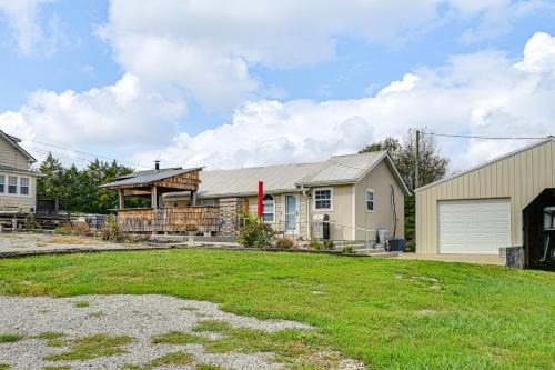Somerset House | 11 Mi to Lake Cumberland! Retreat with Gazebo