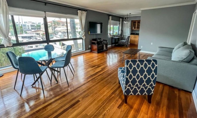 Nurmi Isles Apartment | 111 #6 Beautiful waterfront apartment near the beach