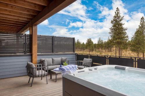 Bend House | 1127 Aerie Buyout 2 Units w Hot TubMountain Views Near Downtown
