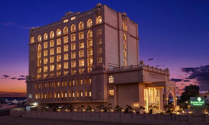 Dwarka Hotel | 1130 m² Hotel ∙ 5 guests