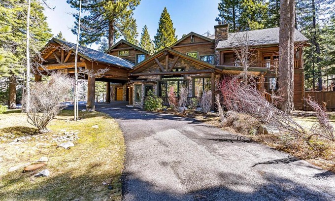Incline Village House | 1138 Lakeshore - One-of-a-kind Lakeshore Boulevard log cabin