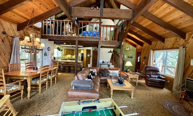 Arnold Cabin | 11am check-in & 6pm check-out! Family fun near pool/pond! Remote office w/desk