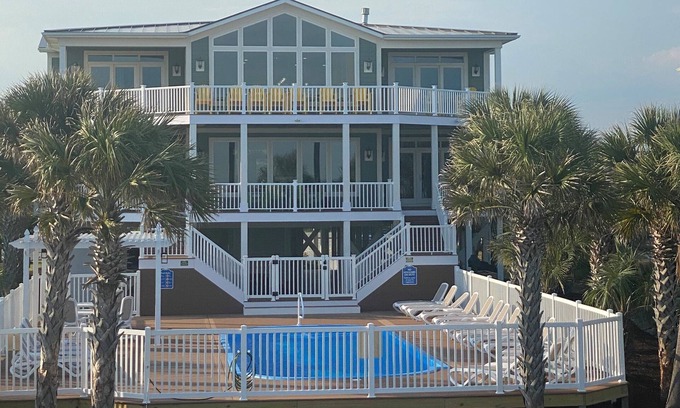 Supply House | 12 Bedroom OCEAN FRONT! *NEWLY UPDATED FOR 2022 SEASON! *WEDDING FRIENDLY!