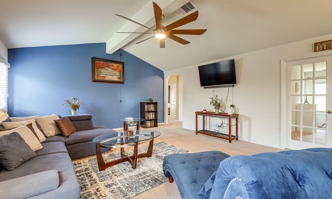 Santa Fe House | 12 Mi to Beach: Texas Gulf Coast Home w/Fire Pit