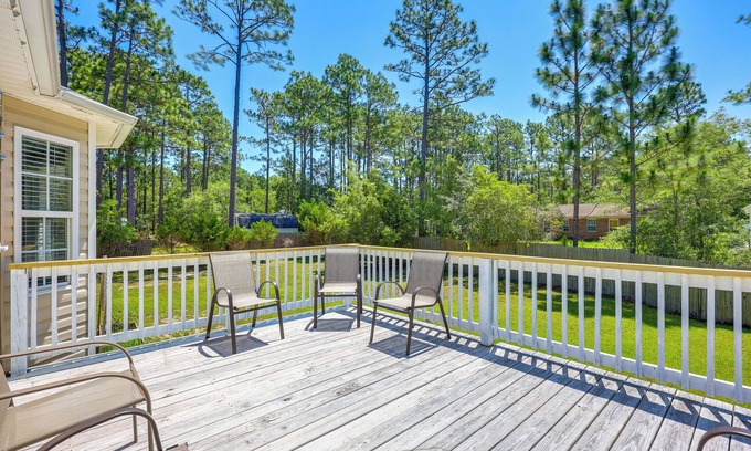 Boiling Spring Lakes House | 12 Mi to Beaches: Dog-Friendly Southport Getaway