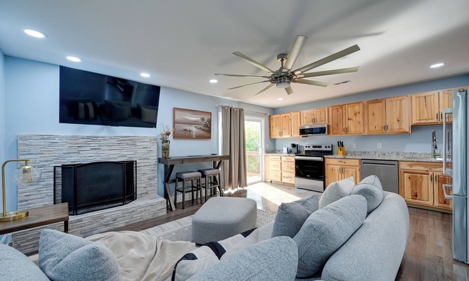Midway Apartment | 12 Mi to Downtown Winston-Salem: Apt w/Balcony!