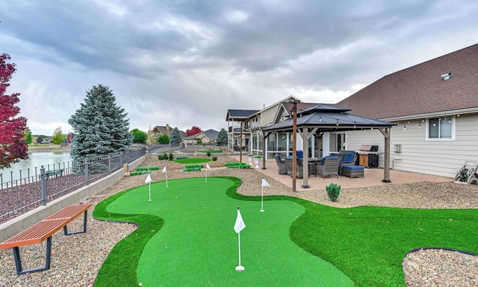 Flagstaff House | 12 Mi to Flagstaff: Pet-Friendly Home w/Sunroom!