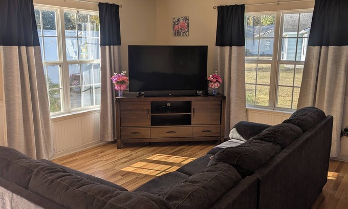 Laurel Bay House | 12 mi to Parris Island Cozy home