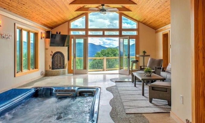 Clyde House | 12-person spa hot tub, game room & gym 💦🎮 Private mountain-view suites, luxe design 🏔️🛌