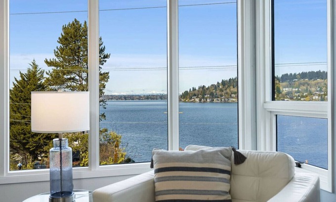 Kennydale Apartment | 124 -Relaxing Lakeside Haven