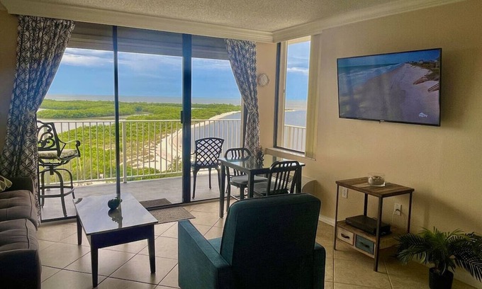 Fort Myers Beach Apartment | 12th Floor Retreat with Unmatched Gulf & Bay Views