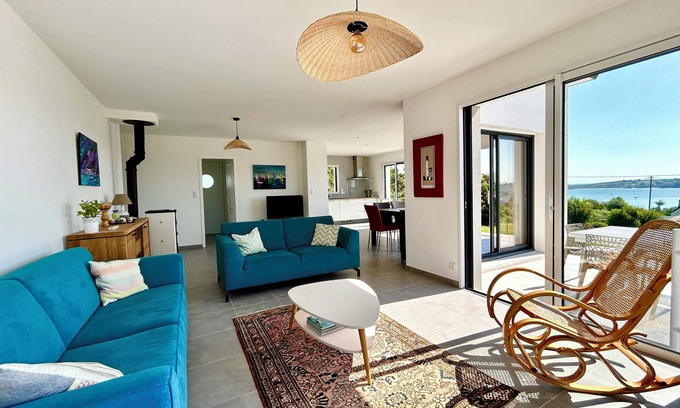 Camaret-sur-Mer Villa | 130m2 contemporary house, sleeps 9, sea view