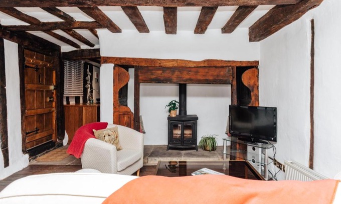 Henley-on-Thames House | 1400 Cottage An enchanting unique stay