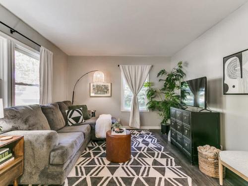 Ames House | 1402 Crescent