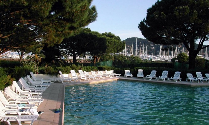 Mandelieu-la-Napoule Beach Apartment | 14452 Seasonal rental 44m² waterfront studio.