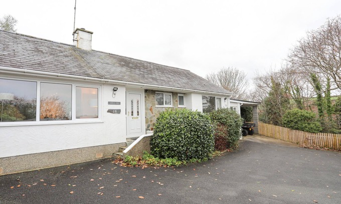 Abersoch Cottage | 15 MAES AWEL, pet friendly, character holiday cottage in Abersoch