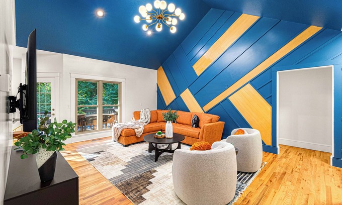Asheville House | 15 Minutes to Downtown Asheville! Movie Theater, Game Rm, HotTub, Sauna, Firepit