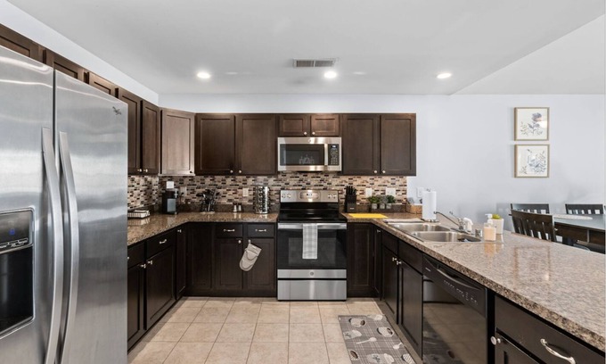 Lexington House | 15 Minutes to the horse park! Cozy 3 Bed, 2 Bath stay