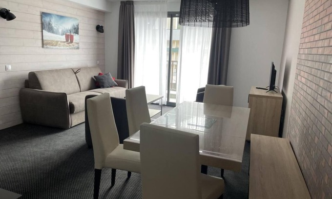 Eaux-Bonnes Apartment | 150m from ski slopes, Ground floor, view ski slopes, swimming pool, balcony, tv, ski locker, 52m²