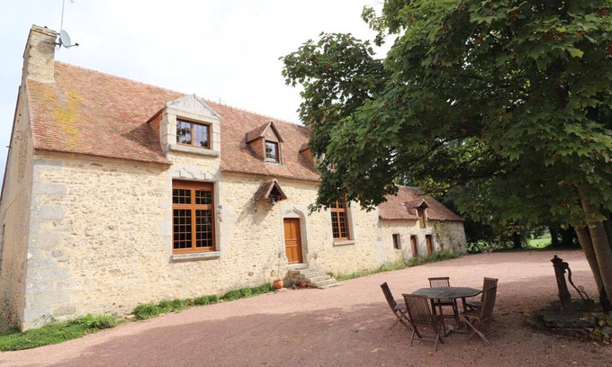 Colombiers Cottage | 15th Century Manor with Fireplace, Pets Allowed, in Colombiers
